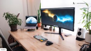 The Advantages of Using a Curved Computer Monitor